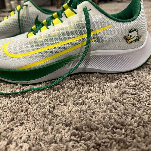 Nike Pegasus 37 Oregon Ducks running shoe. Size 12 men’s - Picture 1 of 6